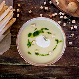 Wegański krem szparagowy z grzankami